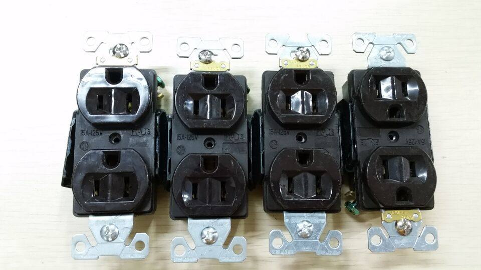 原装美国库帕咖啡色插座带防尘盖 15a电源插座