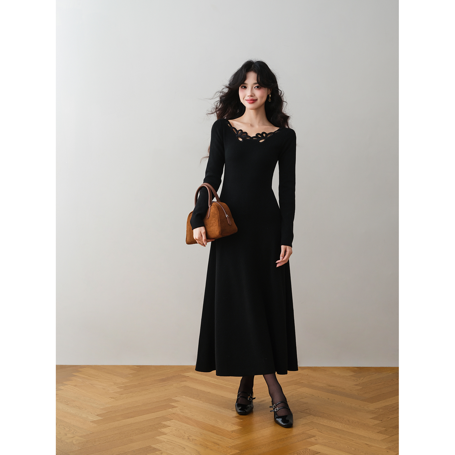 ron&ron法式轻熟优雅镂空花领针织连衣裙女2025秋季长袖修身长裙