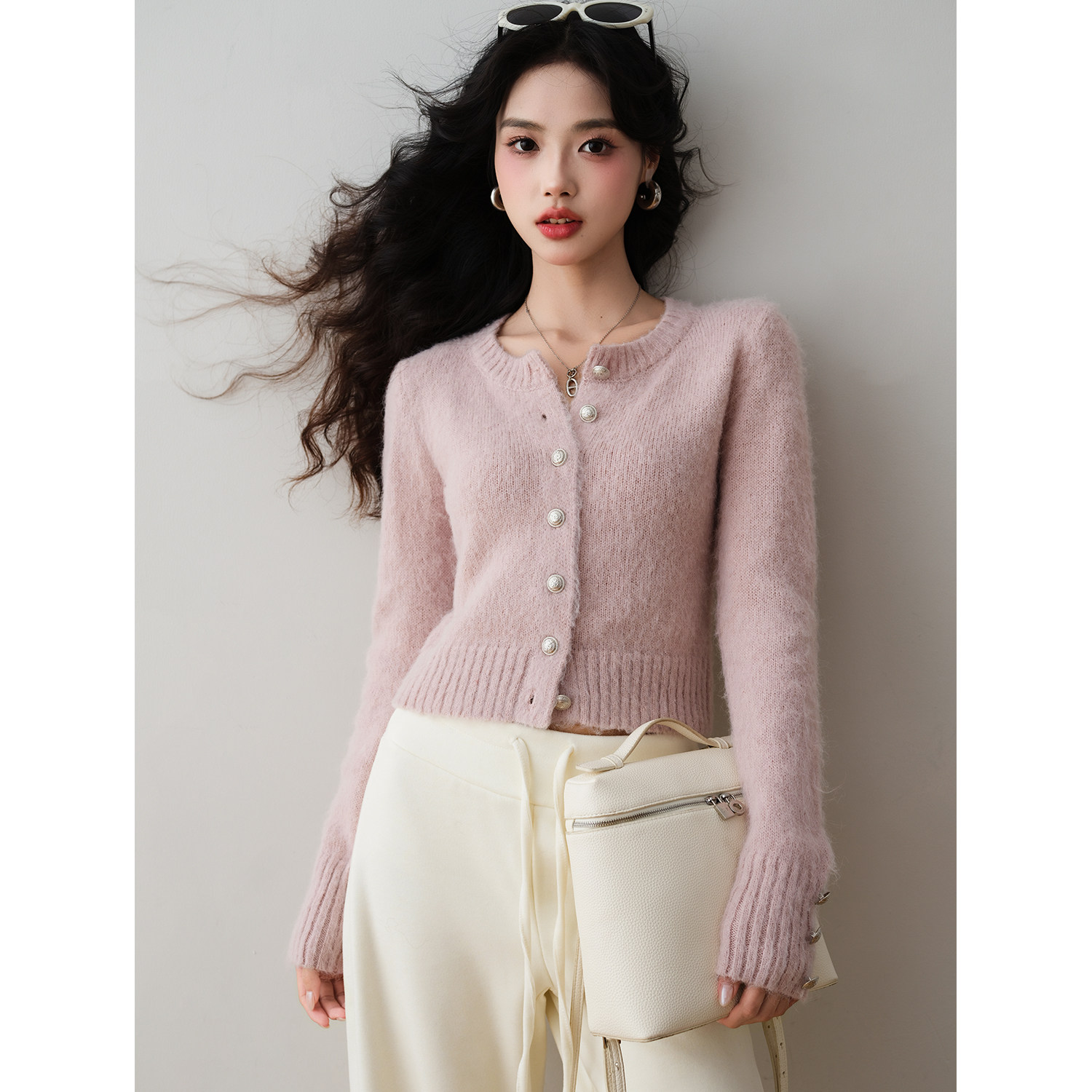 老钱风圆领纽扣毛绒针织开衫2025