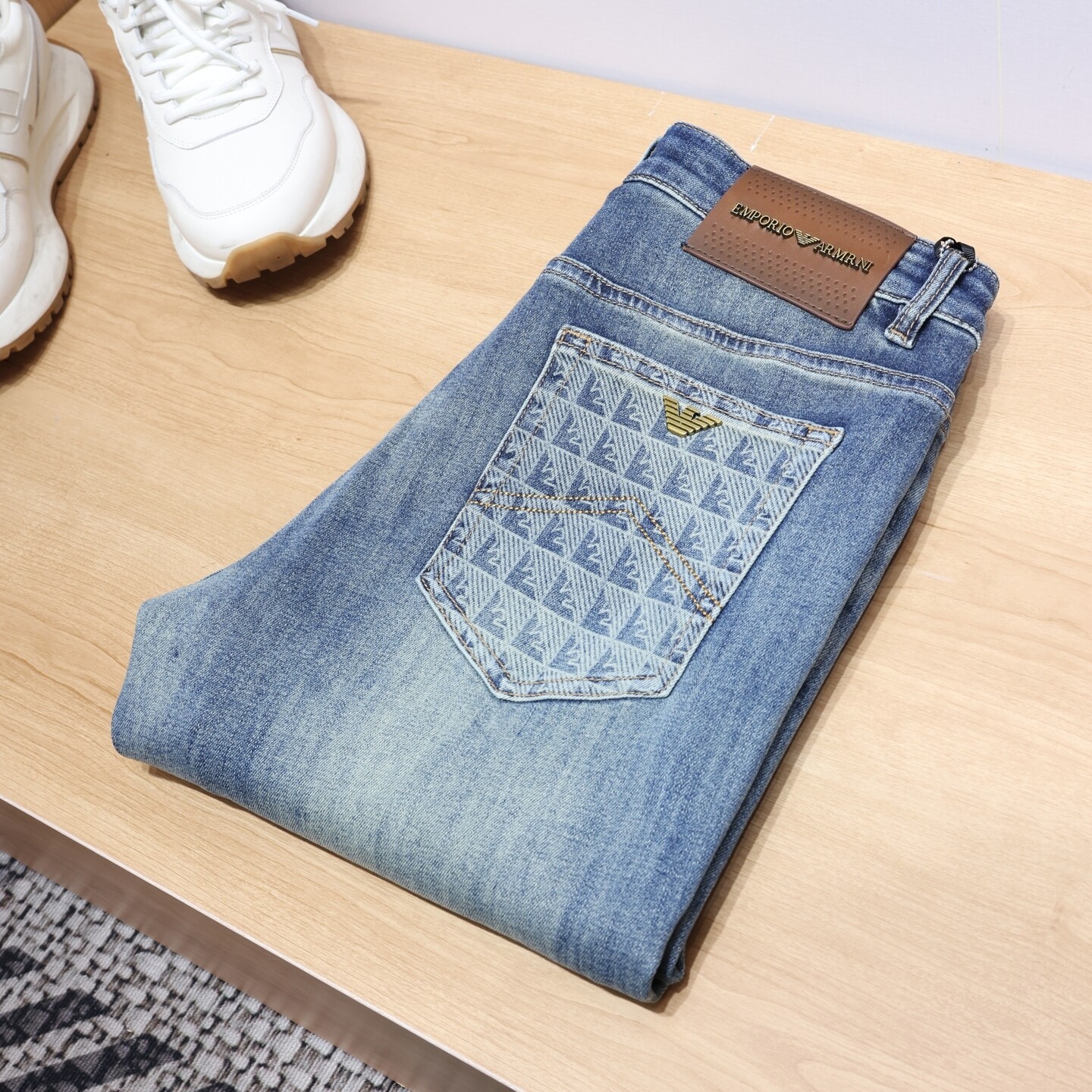 字母错误货号6611P175男士春夏小直筒修身牛仔裤终端售价248，男装牛仔裤，钱塘6008(原3014)