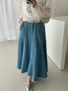 高端牛仔半身裙女2026春季新款显瘦气质毛边设计A字大摆腰带长裙