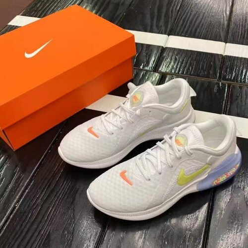 Nike耐克女子磨透气运动跑步鞋