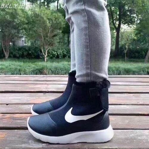 Nike运动毛毛虫加绒保暖雪地靴
