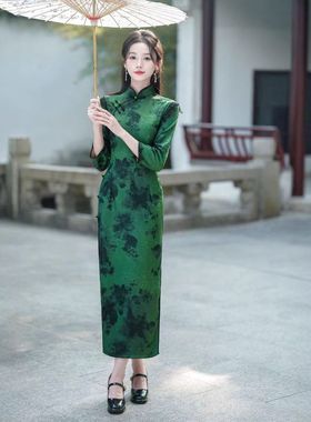 2025秋季新款国风复古韵味气质优雅绿色长款长袖改良旗袍连衣裙