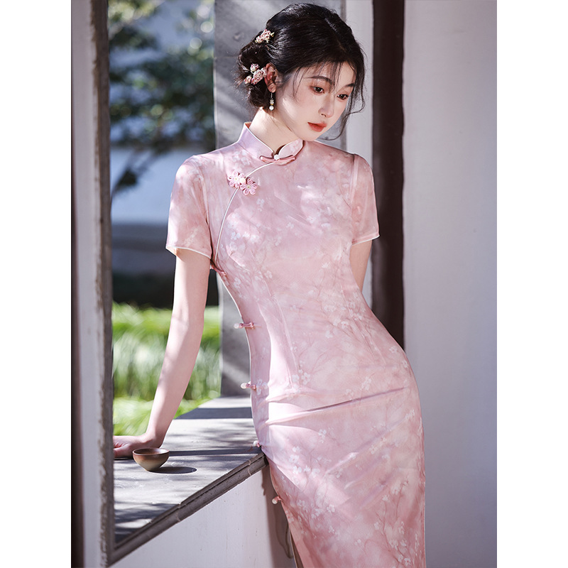 文艺风新中式旗袍2025年新款气质高端年轻款素雅复古改良连衣裙