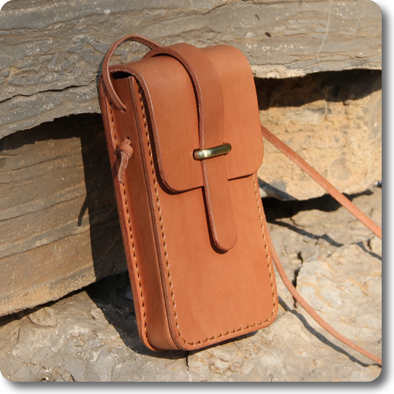 新款硬牛皮定型手机包小背包个性