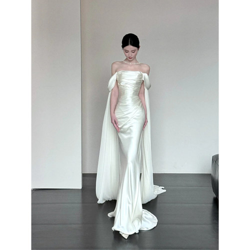 法式轻奢一字肩轻婚纱缎面高级质感简约新娘迎宾出门纱白色礼服裙