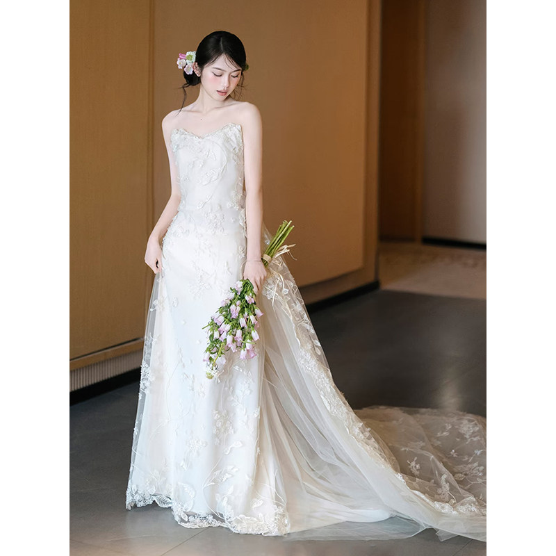 法式高级感蕾丝轻婚纱出门纱晨袍女新娘绝美小众抹胸森系轻婚纱