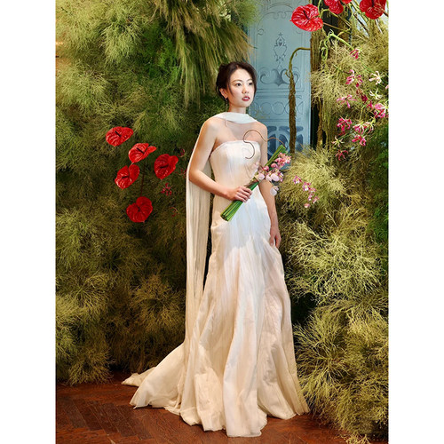 简约轻婚纱法式抹胸高级感白色超仙迎宾出门纱新娘森系订婚礼服裙