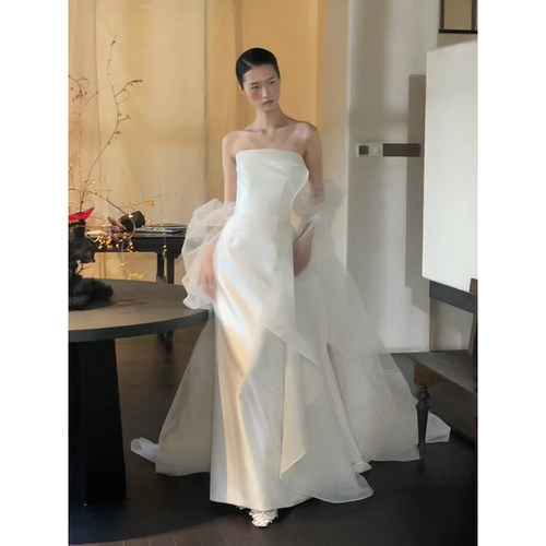 法式缎面轻婚纱复古白色高级感气质结婚主纱出门纱新娘抹胸礼服