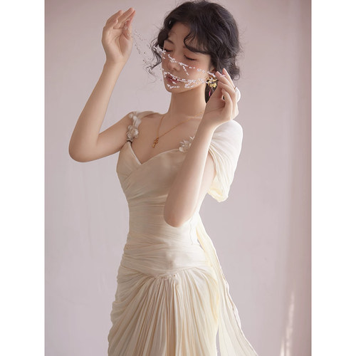 法式气质高端新娘礼服结婚订婚迎宾出门纱宴会森系高级感轻婚纱