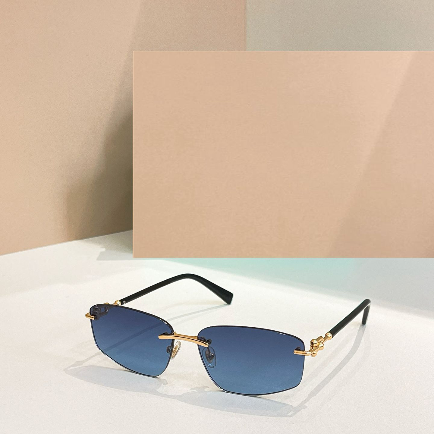 时尚新款太阳眼镜高品质高质感百搭遮阳大气小框无框金属
