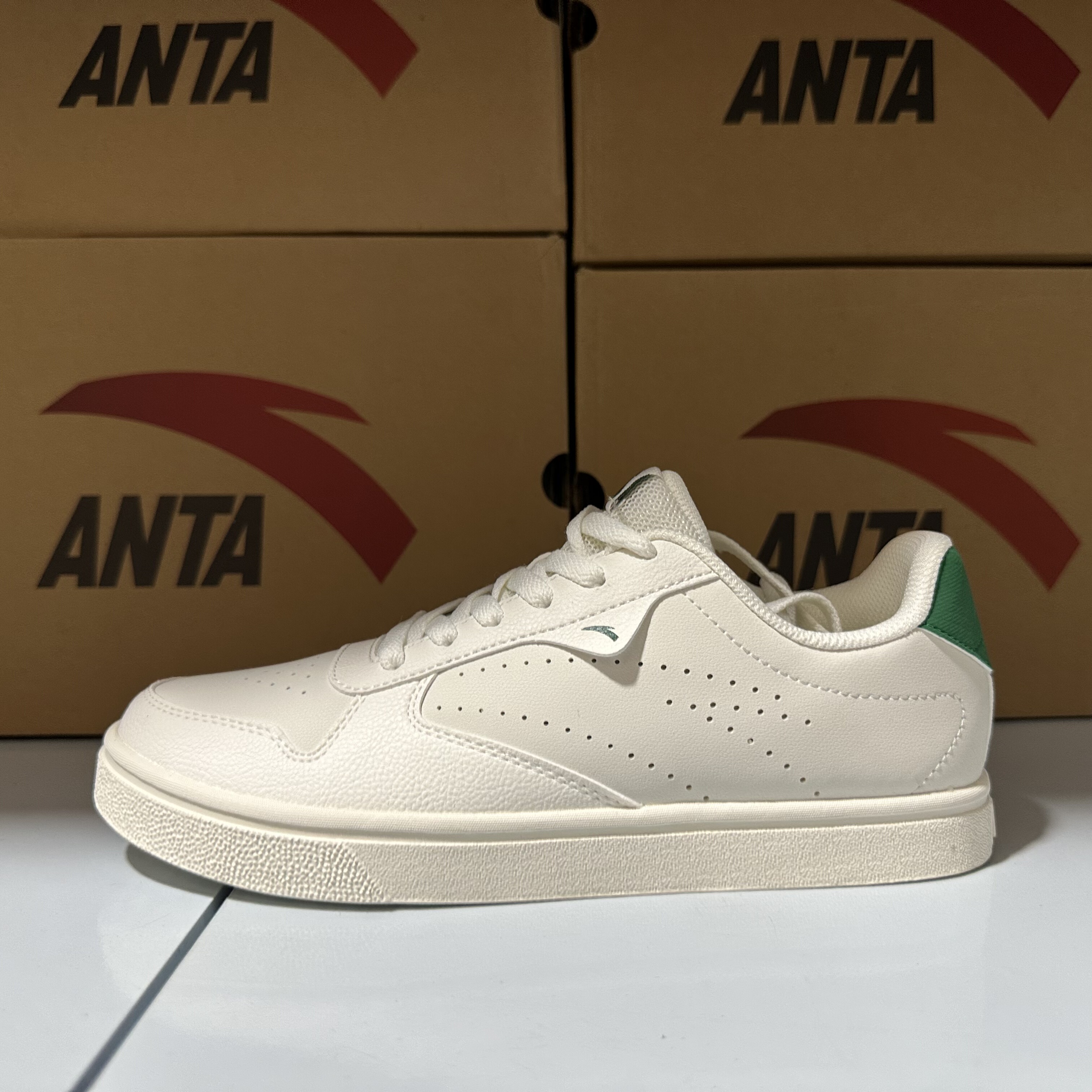 安踏 经典校园小白鞋时尚百搭简约低帮女生休闲板鞋122438015R