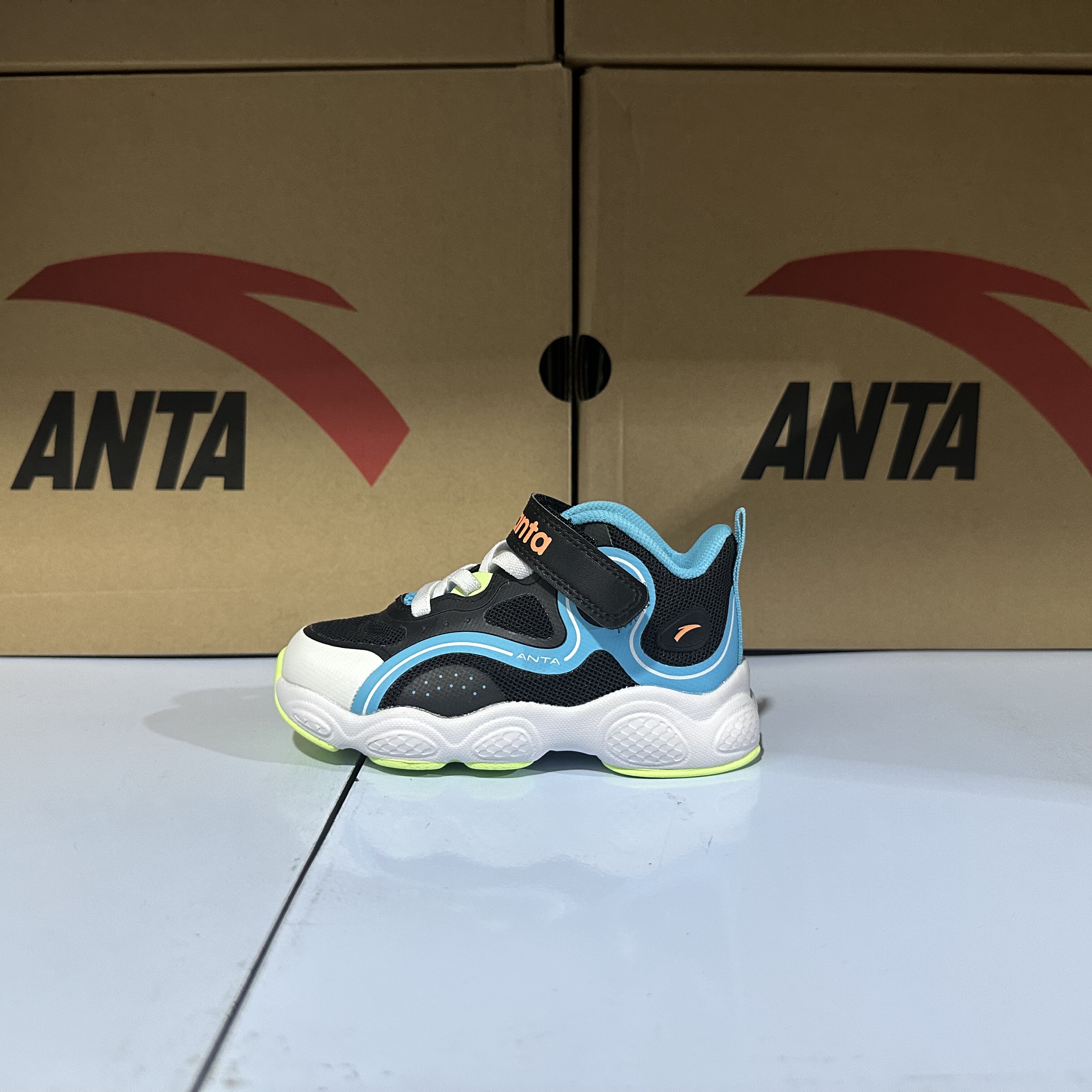 安踏儿童运动跑鞋男大童轻便透气休闲鞋时尚防滑312410090