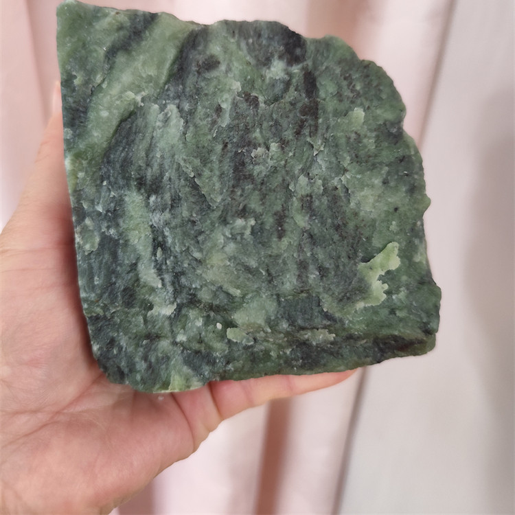 和田玉碧玉山料1.15千克小摆件