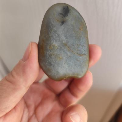 新疆和田玉籽料原石52克