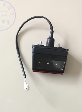 适用轻骑铃木UY125后牌照灯安全防雾灯泡总成踏板摩托车LED尾灯