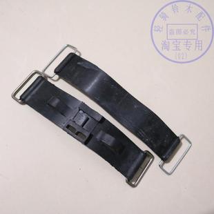 适用铃木王GS125蓄电池皮带QS125 3骏威GSX125骏驰GT125X电瓶固定