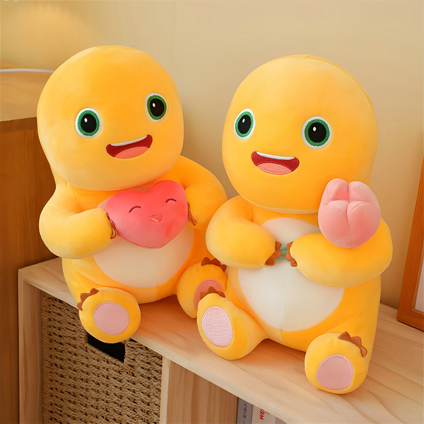 正版抱爱心抱玫瑰花奶龙公仔暴暴龙毛绒玩具儿童玩偶女生女友抱枕