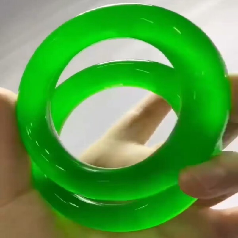 珠宝玉石玻璃种翡翠玉手镯辣绿粗手镯