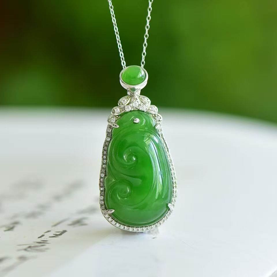 天然珠宝玉石和田玉吊坠镶嵌款碧玉满绿色如意无事牌挂件玉坠吉祥