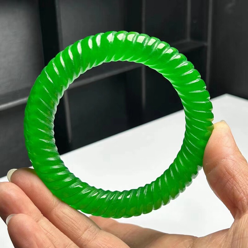 玻璃种辣绿阳绿马来西亚翡翠宋庆龄同款麻花手镯玉镯福镯复古款式