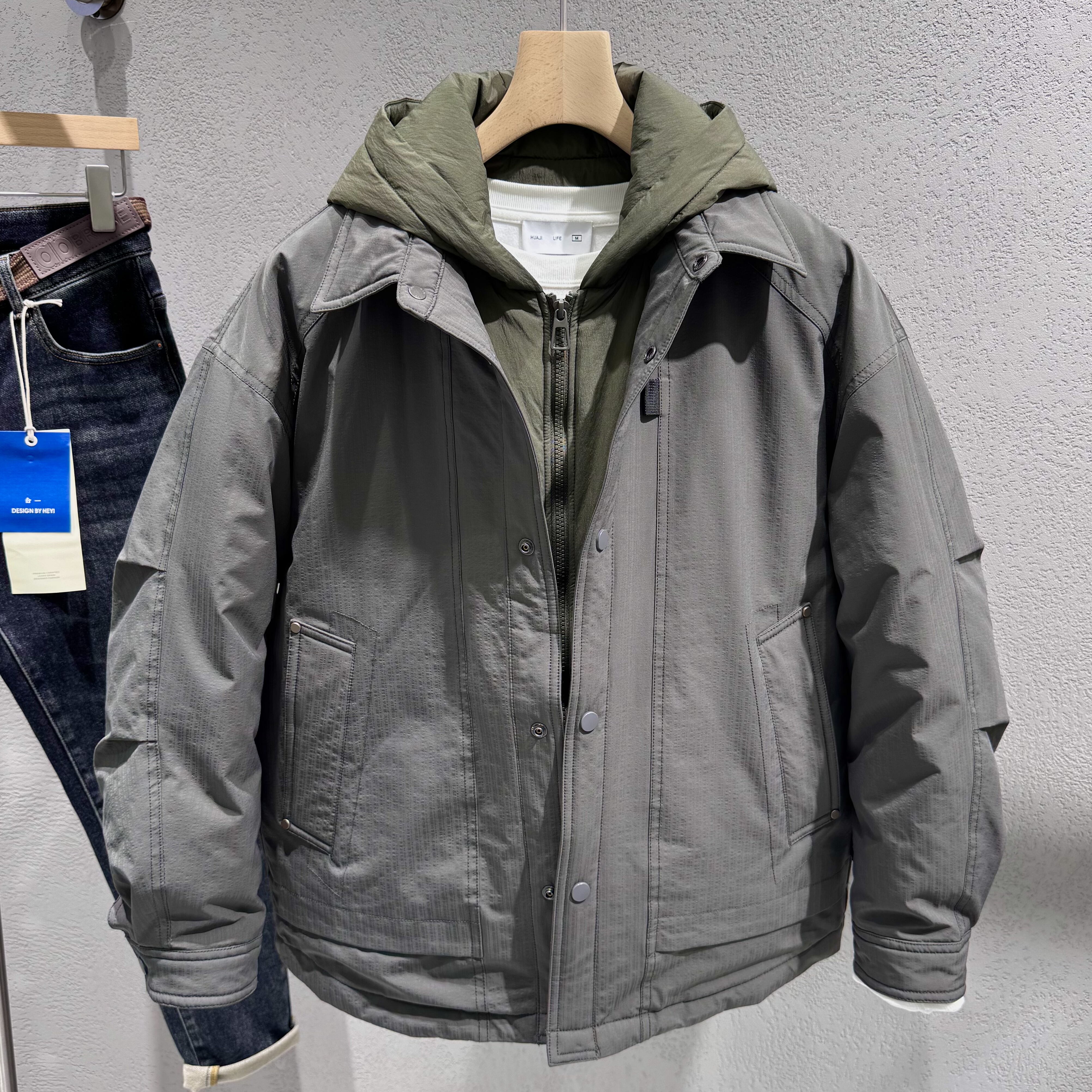 男士假两件连帽羽绒服2025冬季新款青年流行短款修身90白鸭绒外套