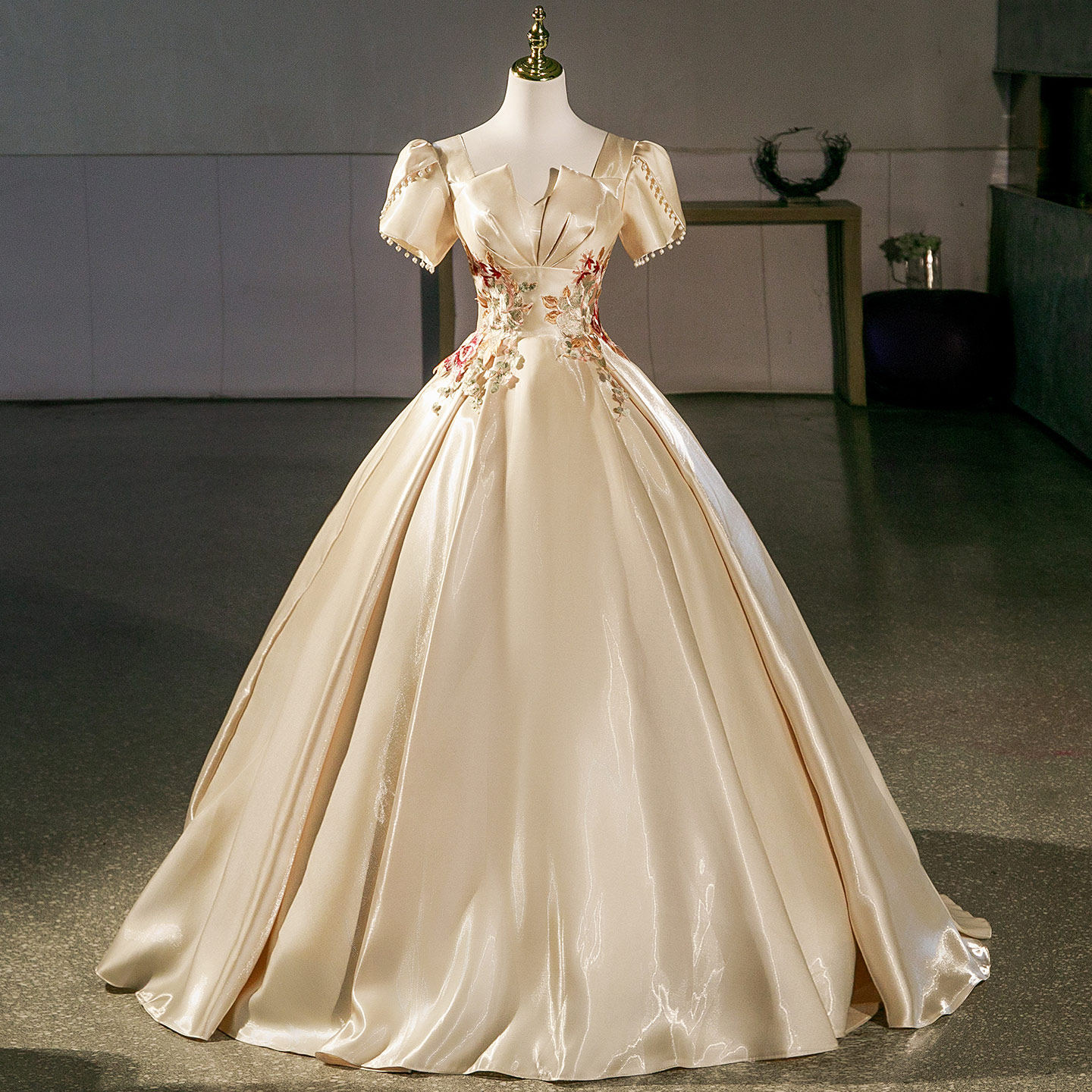 新款香槟色高端晚礼服