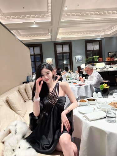LOCK KK重工镶钻一字肩挂脖收腰连衣裙女气质高级感a字短裙小黑裙