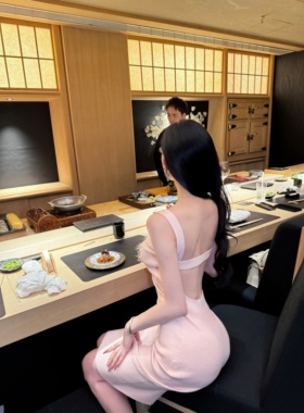 LOCK KK顶美单品粉色鸵鸟毛针织露背腰臀比连衣裙修身显瘦包臀裙