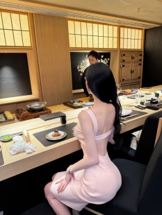 LOCK 显瘦包臀裙 KK顶美单品粉色鸵鸟毛针织露背腰臀比连衣裙修身