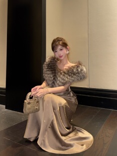 LOCK KK 流光溢彩气质斜肩飘带满钻高级感收腰显瘦连衣裙长裙女