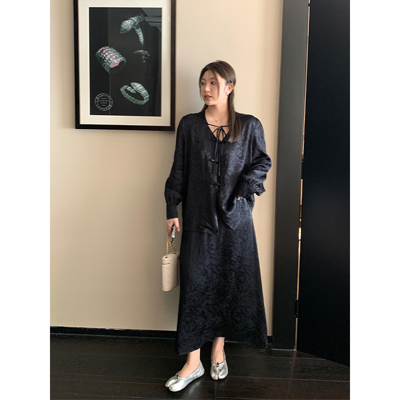 V领上衣高腰半身裙套装