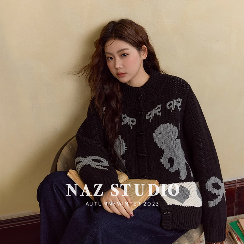 NAZ那子大码冬季新款猫咪提花牛角扣针织衫胖mm设计感慵懒上衣女