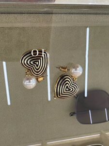 吾小历老钱拼色环形爱心耳钉