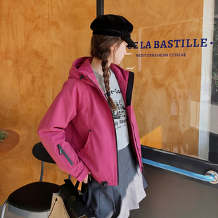 多巴胺风短外套女2026春宽松冲锋衣防风夹克B181 P140K198 25888