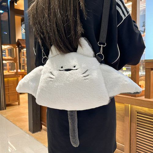 新款魔鬼鱼双肩包女个性公仔毛绒玩偶斜跨包日系可爱少女卡通背包