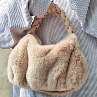 纯色编织手提包毛毛包女2025新款冬季简约百搭高级感毛绒绒单肩包