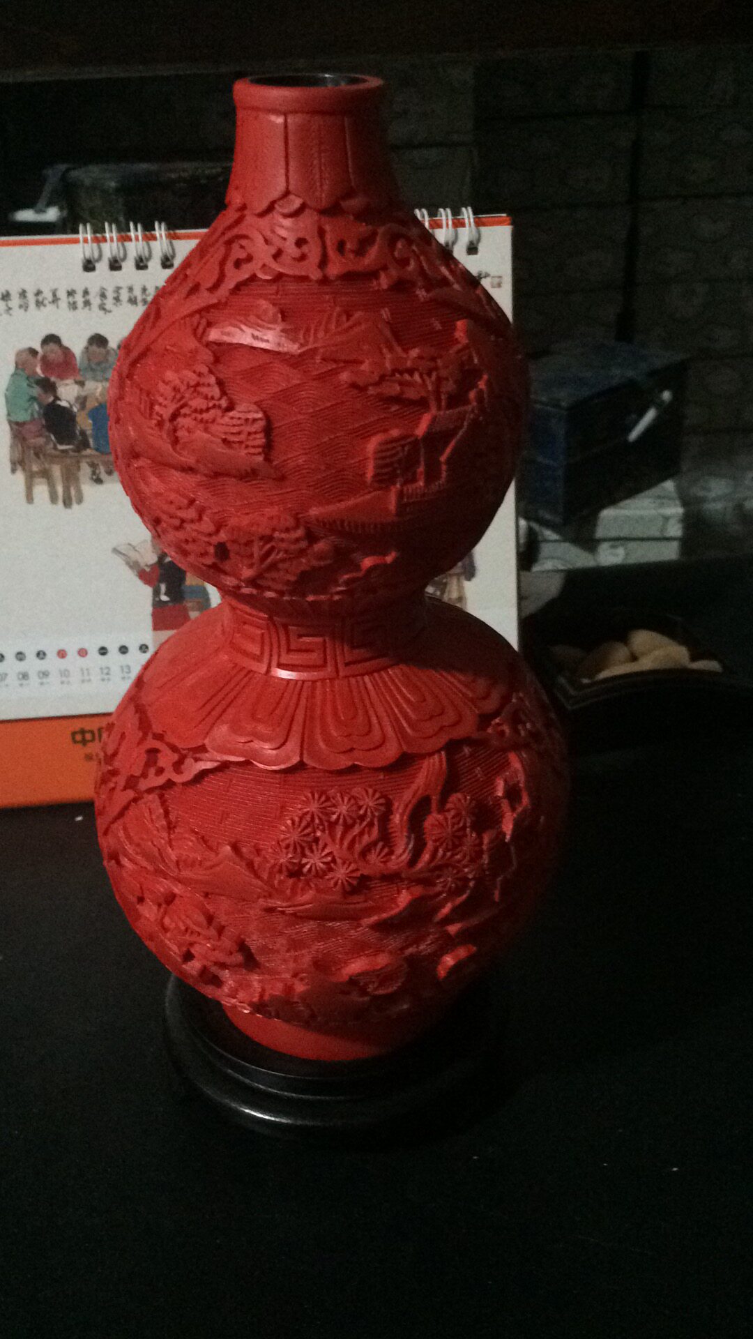 扬州漆器红雕漆葫芦型花瓶山水亭台楼阁10英寸赠送锦盒底座包邮