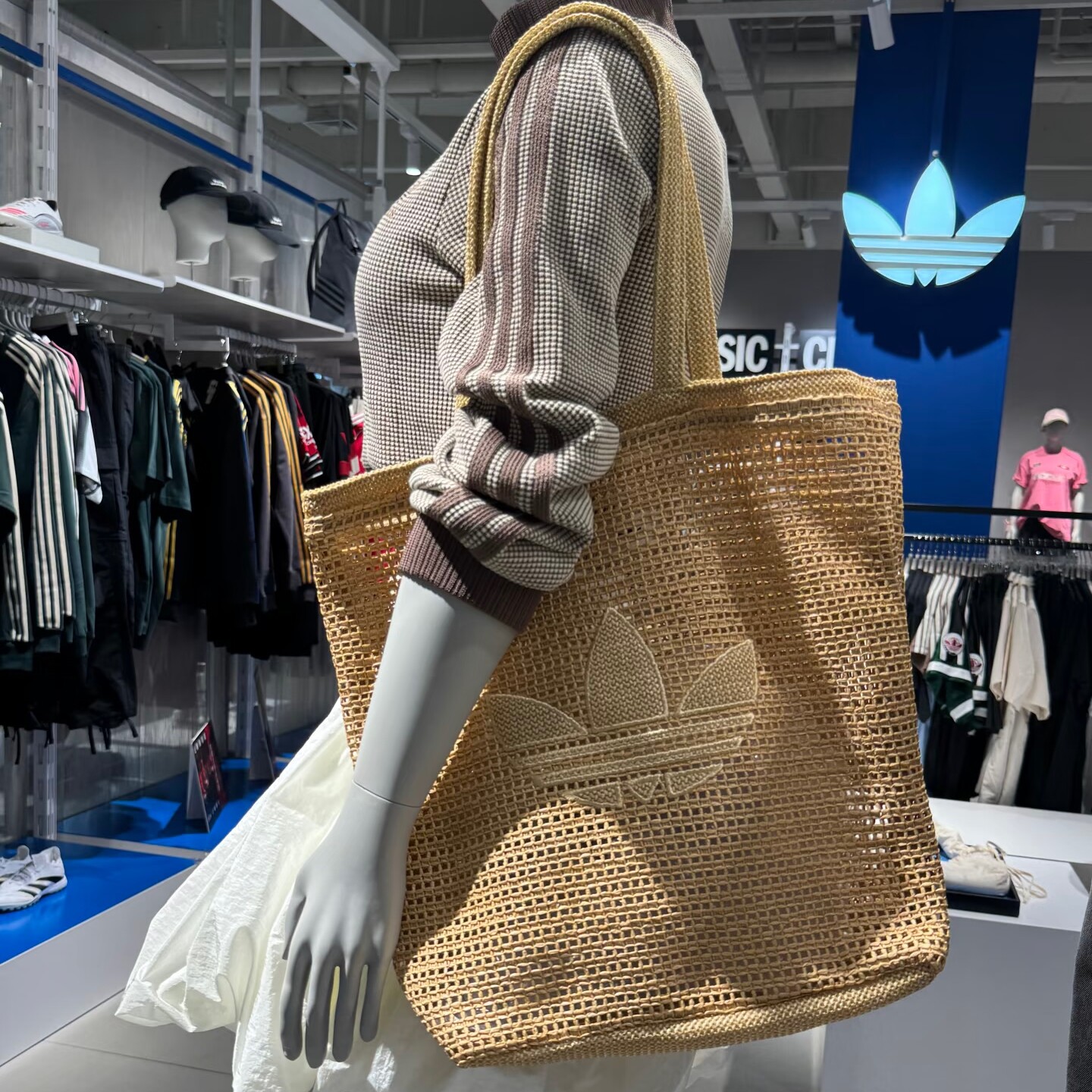 adidas2025年中国男女编织包轻便