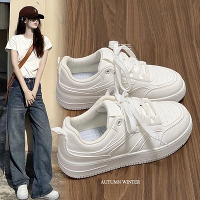小白鞋女2025新款秋季透气休闲鞋子女运动鞋百搭学生松糕板鞋厚底