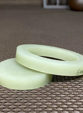 天然和田玉镯子毛圈湖水青白玉石手镯半成品无裂微线超值放漏E44