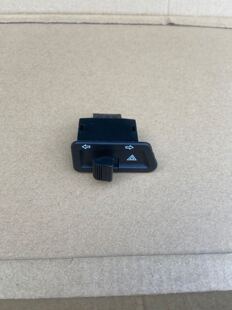 适用铃木UY125/UU125/UE125/QS110T双闪四闪开关替换原车无损安装