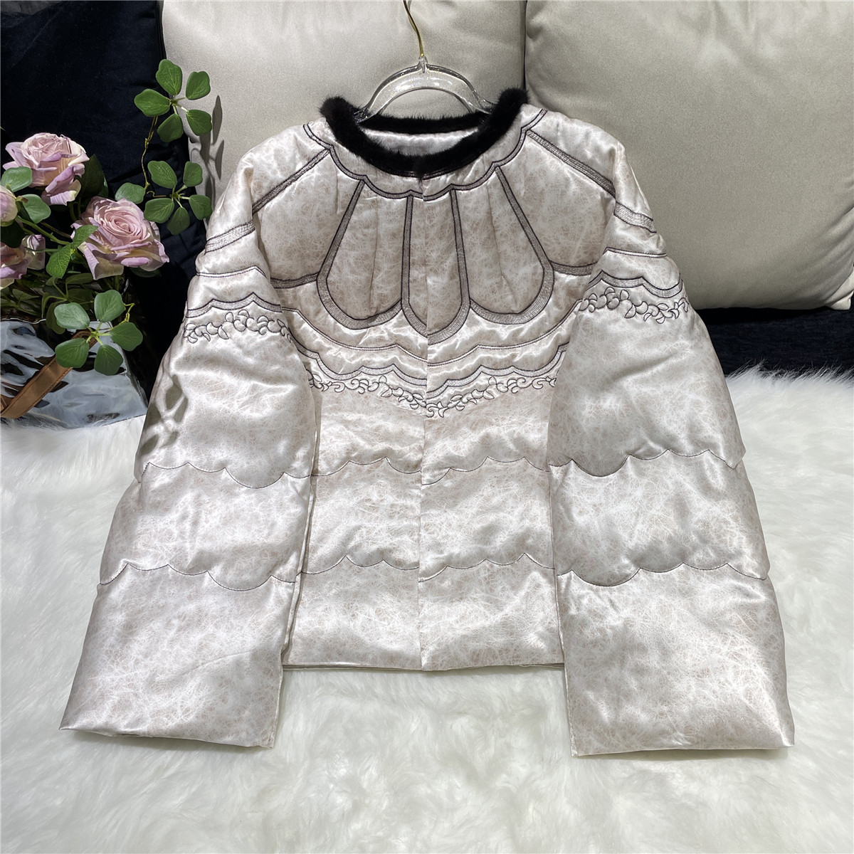 黄裳子醋酸刺绣貂毛边中式羽绒服