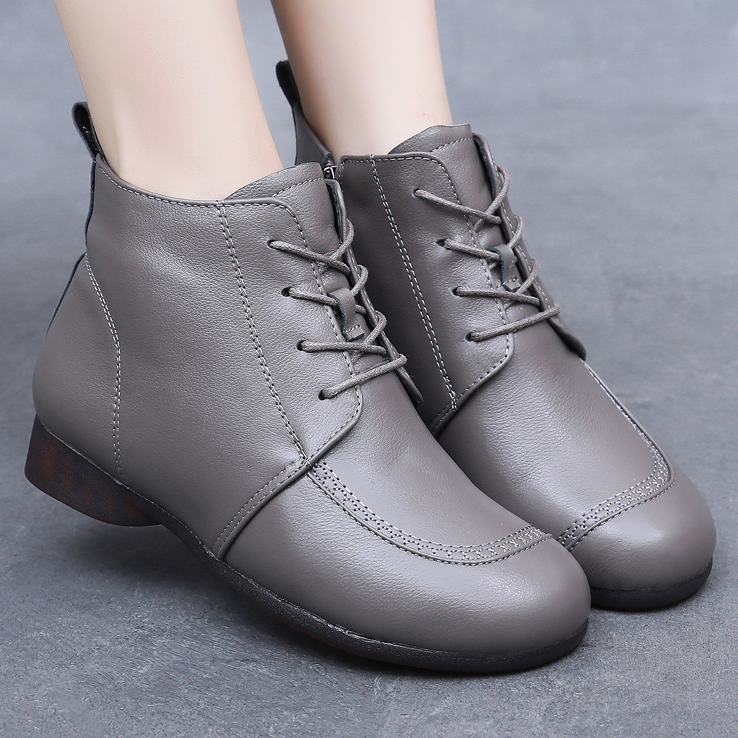 真皮软底软皮妈妈鞋子秋冬加绒短靴舒适大码女靴平底中老年棉皮鞋