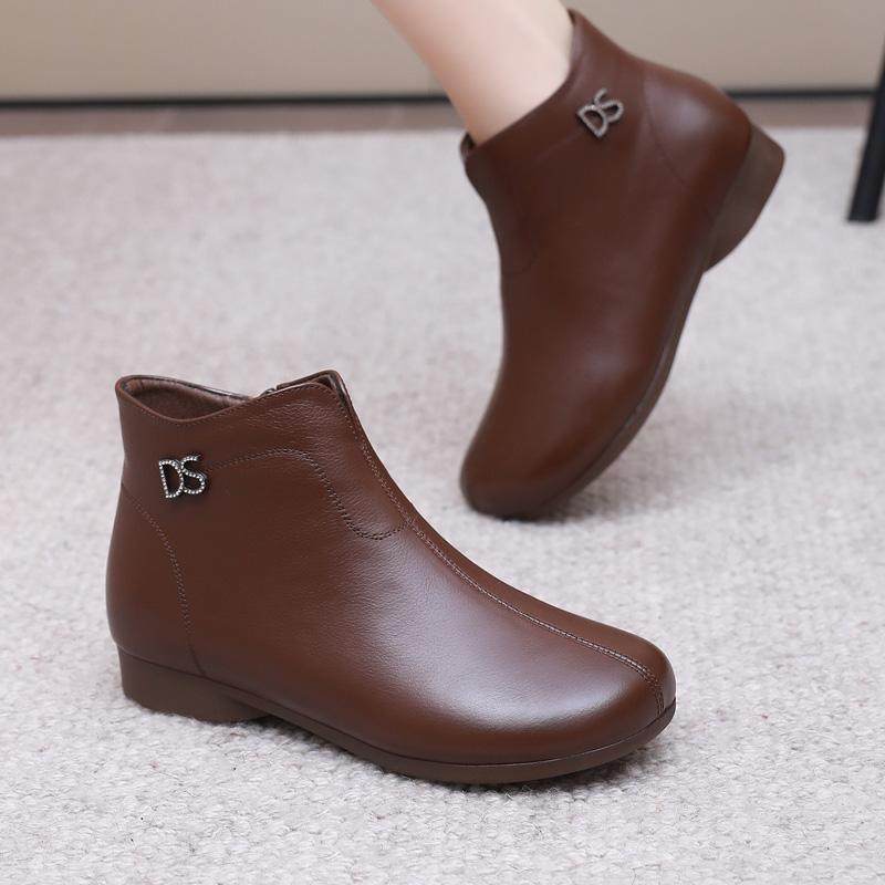 平底短靴女真皮休闲软皮鞋冬季加绒中老年妈妈棉鞋大码全牛皮靴子