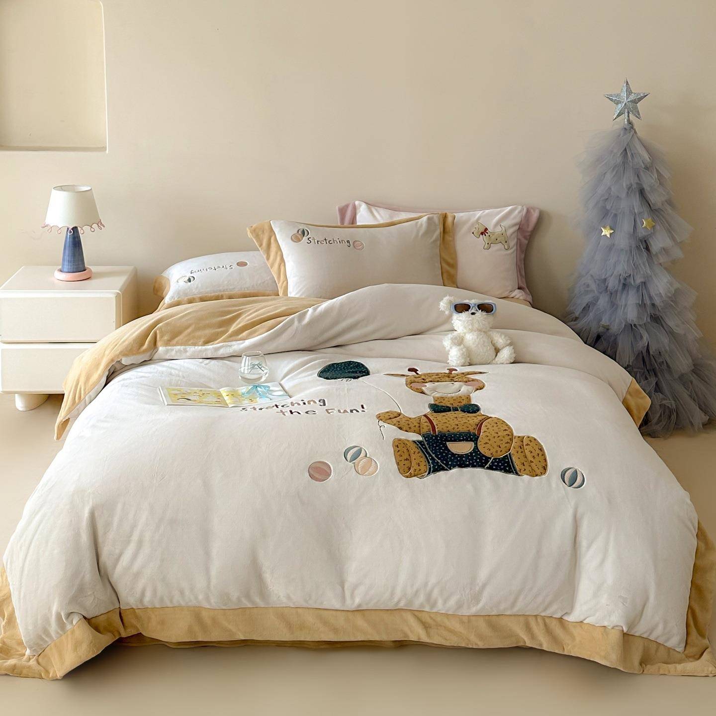 海门市惠蕴纺织品有限公司秋冬简约刺绣加厚宽边卡通牛奶绒四件套