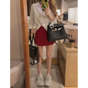 好好看～ Yukiss 搭配白衬衫 短裙 显白红色西装