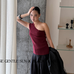 秀熙熙2025秋季 打底針織衫 短袖 T恤女25413 黑標(biāo)百搭斜領(lǐng)露肩修身