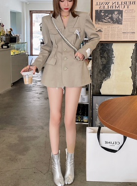 W花花家网红收腰早秋小西服外套女2025新款V领标签西装上衣Alice